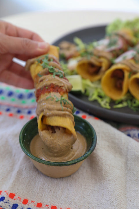 Chicken Taquitos con Mole Crema